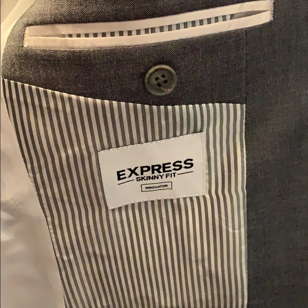 Express Suit - Picture 4 of 7